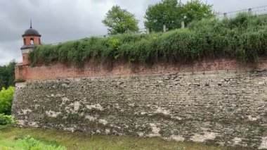 Ortaçağ Dubno Kalesi 'nin kale ve hendeği, Ukrayna