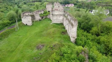 Ortaçağ Şatosu, Ukrayna 'nın kuzeyindeki harap olmuş Sydoriv Kalesi.