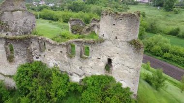 Ortaçağ Şatosu, Ukrayna 'nın kuzeyindeki harap olmuş Sydoriv Kalesi.