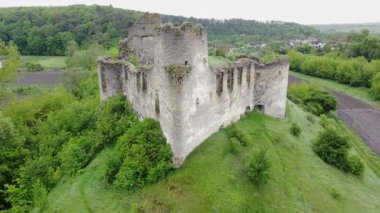 Ortaçağ Sydoriv Kalesi 'nin kuzeyindeki Gözetleme Kulesi, Ukrayna