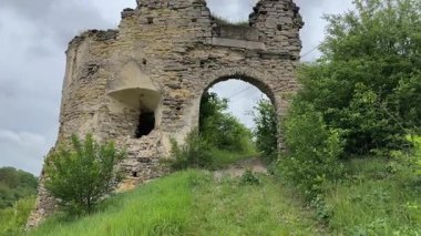 Ortaçağ Sydoriv Kalesi, Ukrayna 'nın güney taş kulesi hasar gördü