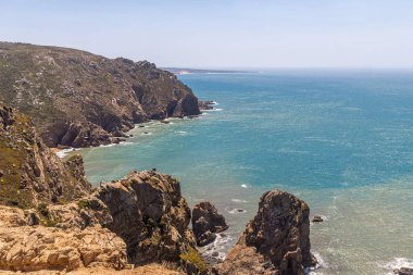 Yazın sahilin muhteşem manzarası.