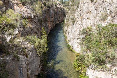 Uçurumlardan dağlardaki kanyona fantastik bir manzara.