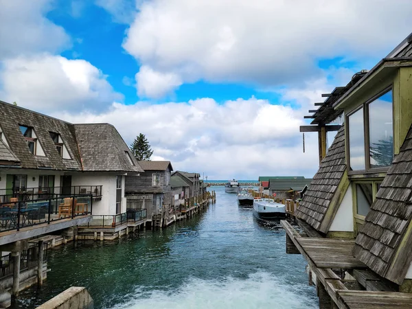 Malerische Holzhäuser Einem Kanal Lake Michigan — Stockfoto