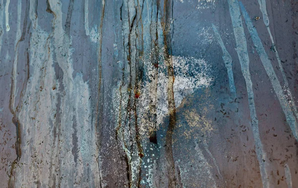 抽象的な垂直錆汚れのクローズアップは 青の塗料の質感に縞 — ストック写真