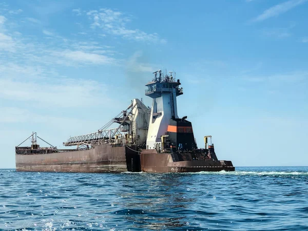 Large Tugboat Pushing Huge Barge Blue Lake Michigan Water — Stock Photo, Image