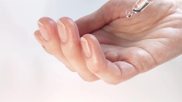 Hautpflegekonzept Ätherisches Bio Tropft Von Der Pipette Auf Die Weibliche — Stockvideo