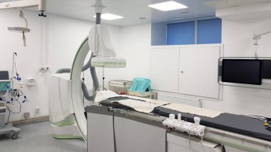 Ameliyathanede modern tıbbi malzemeler var. Hastanedeki laparoskopik klinik odası. Hastalıkların tedavisi için modern teknolojiler
