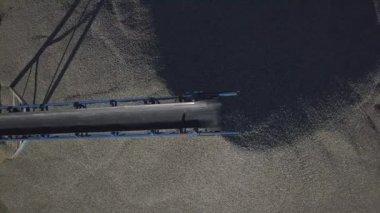 Çıkarma ve moloz sıralama için donatım unsurları. İnşaat malzemeleri üretimi. Metal konstrüksiyon taş ve kayalar ile çalışmak için. Cüruf Konveyör bant altında çakıl