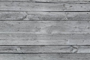 Eski ahşap tahtaların gri dokusu dikey sırayla dizilmiş. Daha fazla tasarım için arka plan. Eski bir yapı malzemesi. Doğal odunun kabataslak kabartma dokusu. Yanıcı yalıtım yüzeyi.