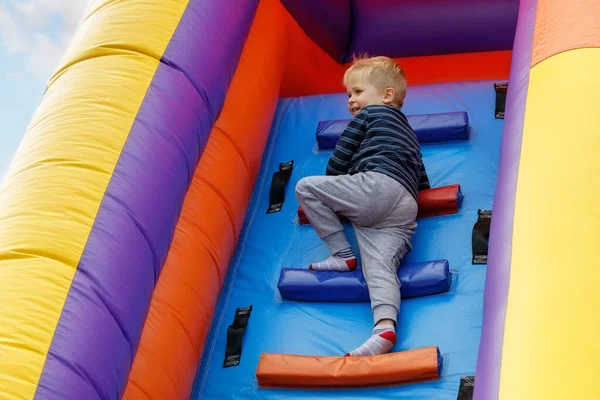 Summer Amusement Park Inflatable Slide Kids Climbs — Stock Photo, Image