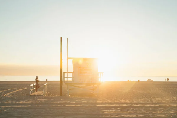 Рятівна Хатина Венеціанському Пляжі Під Час Заходу Сонця — стокове фото