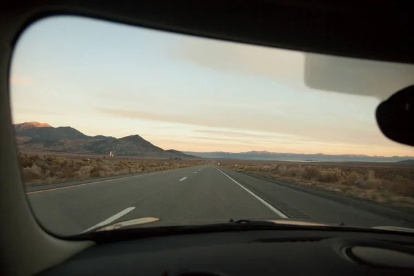 Voorruit Van Auto Rijden Woestijn Snelweg — Stockfoto