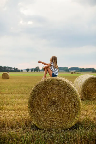 Girl Sitting Hay Bale — Stock Photo, Image