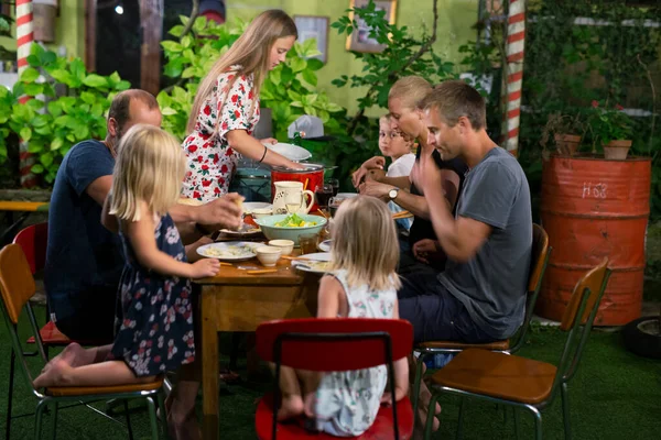 Family Eating Lunch Dining Table — Stock Photo, Image
