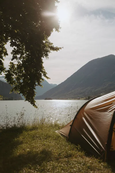 Tenda Sul Lago Oppstryntvatn Montagna Norvegia — Foto Stock