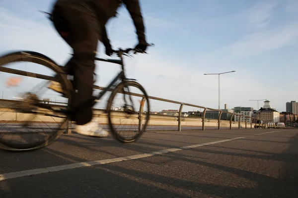 Lange Belichtungszeit Für Fahrradfahrer — Stockfoto