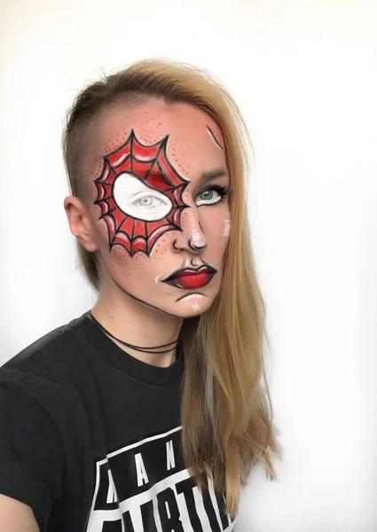 Vertikální Portrét Ženy Sobě Spiderman Tvář Umění Make — Stock fotografie