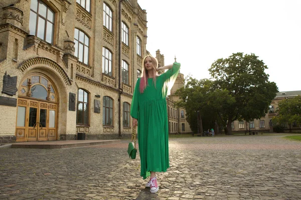 Full Length Shot Stunning Elegant Woman Wearing Long Green Dress — Stock Photo, Image