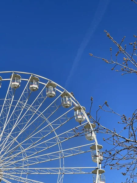 Cropped Shot White Ferris Wheel Blue Sky — Stock Photo, Image