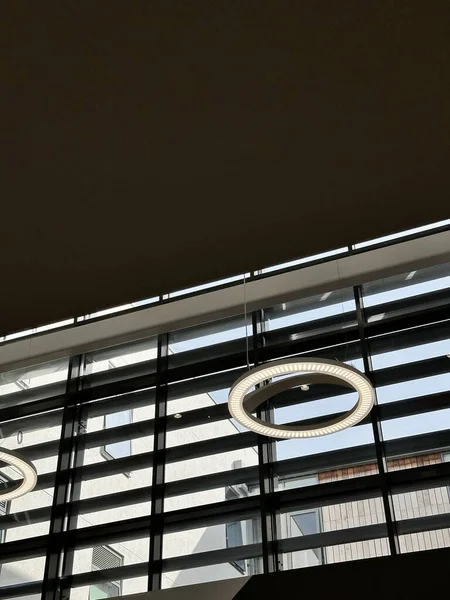 Vertical Cropped Shot Modern Interior Building Windows — Stock Photo, Image