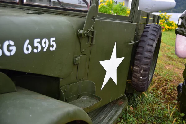 サッタップ チョンブリ コーヒー戦争で軍用トラック 331 コーヒーショップ — ストック写真