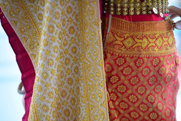 Gros Plan Une Robe Mariée Thaï Traditionnelle — Photo
