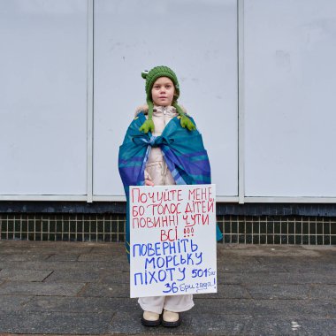 Kyiv, Ukrayna - 26 Ocak 2025: Özgür Azov mitingi için aktivistler ve aileler toplandı, 2022 'den beri yakalanan Ukraynalı askerler için halkı bilinçlendirme ve özgürlük ve destek çağrısında bulundular..