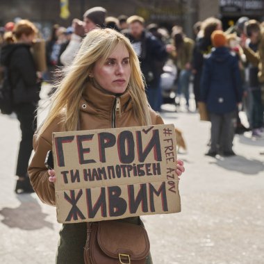 Kyiv, Ukrayna - 16 Mart 2025: Destekçiler Volodumirska caddesinde toplanarak Azov savunucularının serbest bırakılmasını talep ettiler.