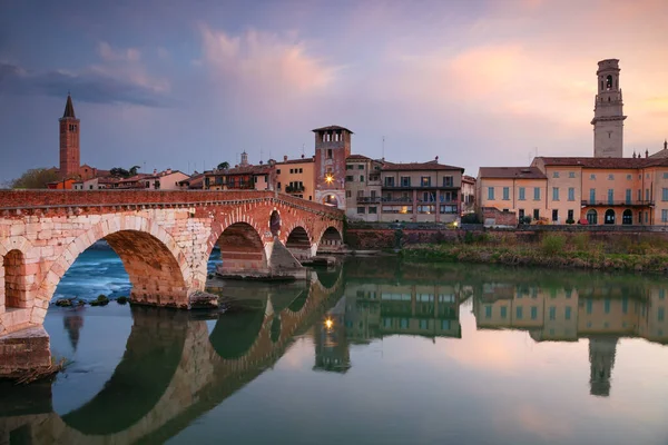 Verona Italien Cityscape Bild Vackra Italienska Staden Verona Med Stenbron — Stockfoto