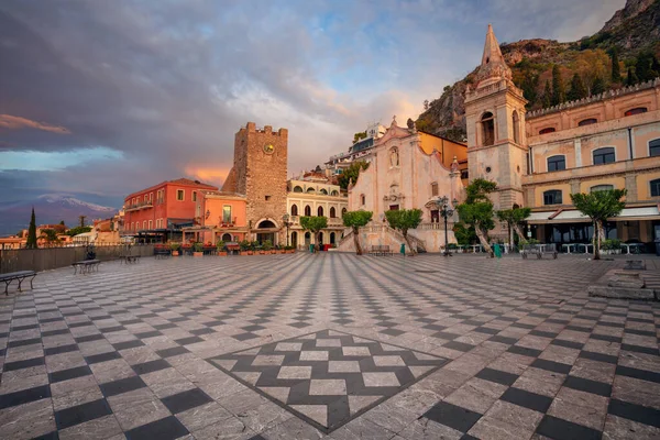 stock image Cityscape image of picturesque town of Taormina, Sicily with main square Piazza IX Aprile and San Giuseppe church at sunrise.