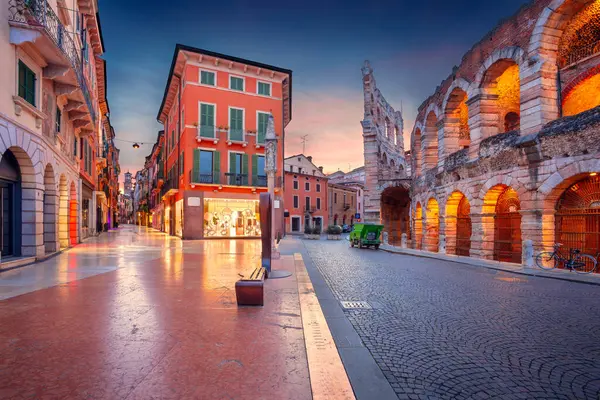 Verona Olaszország Városkép Kép Gyönyörű Olasz Város Verona Tavaszi Napkeltekor Stock Kép