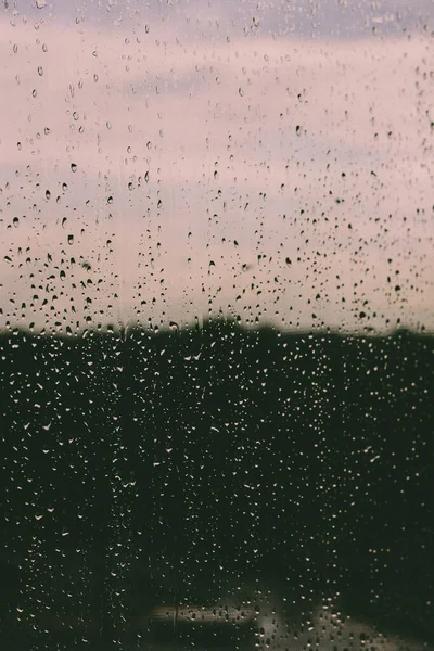 Krople Deszczu Spływają Przez Szybę Zbliżenie Kropli Deszczu — Zdjęcie stockowe