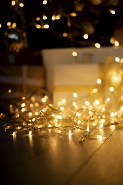 Bir çelenkten Yeni Yıl Bokeh resmi