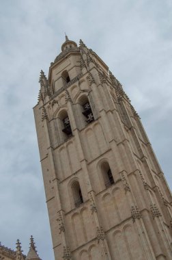 İspanya 'daki Segovia katedralinin çan kulesi.