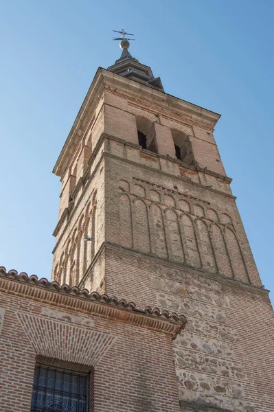 Кирпичная Башня Церкви Успения Пресвятой Богородицы Навалкарнеро Провинция Мадрид Испания — стоковое фото