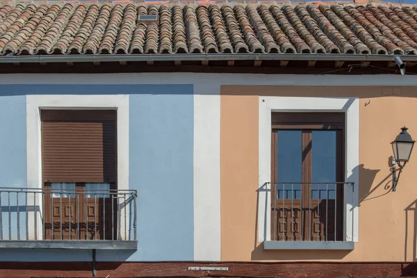 Tipico Edificio Navalcarnero Con Balconi Facciata Colorata Provincia Madrid Spagna — Foto Stock