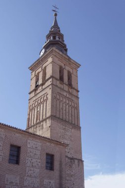 Madrid, Navalcarnero 'daki Assumption Kilisesi' nin çan kulesi. İspanya