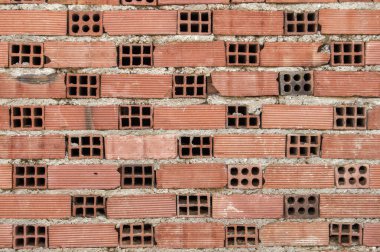 Arkaplanı tuğla duvarla çevrili ön ve kenar kesişiyor