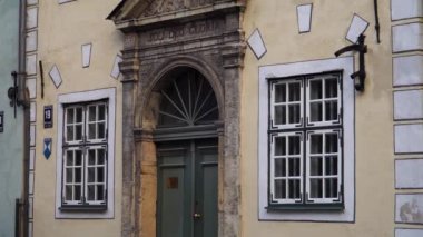 Riga, Letonya 'daki Üç Kardeş evleri tarihin büyüleyici bir parçası. Bu yakın plan görüntüsü bu tarihi binalardan birinin güzel Hollandalı mannerist cephesini vurguluyor..