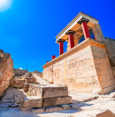 Yunanistan 'ın Girit adası yakınlarındaki eski Knossos duvarları. Akdeniz 'deki Girit Adası' ndaki Minos tapınağının kalıntıları.