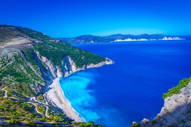 Kefalonia, Yunanistan: Yunan Adaları 'nın en güzel sahillerinden biri olan Paralia Myrtos. Avrupa seyahati