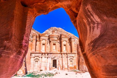 Petra, Wadi Musa, Ürdün: El Deir (Manastır) antik Nabatean Krallığının başkentinde. Orta Doğu