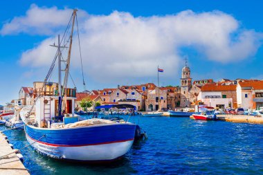 Prviç, Sepurine, Croaia: Eski şehir, Sibenik takımadası, Dalmaçya, Adriyatik Denizi, Avrupa manzarası