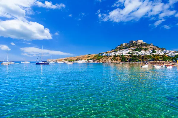 Lindos, Rodos, Yunanistan: Lindos Akropolis ve Rodos adasındaki plaj manzarası, Ege Denizi, Avrupa