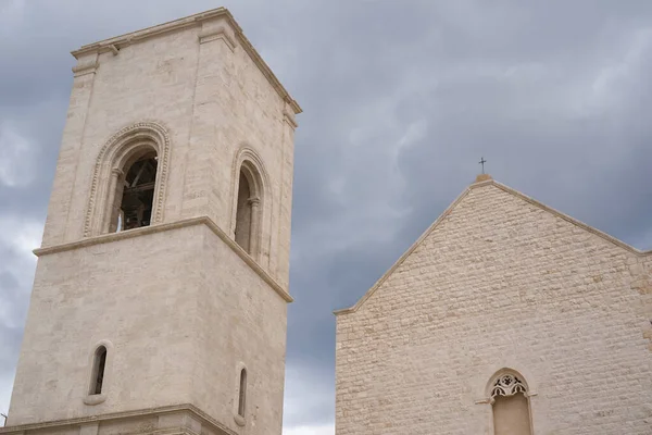 イタリアのプーリア州ポリニャーノ マーレの仮定の聖マリア教会 — ストック写真