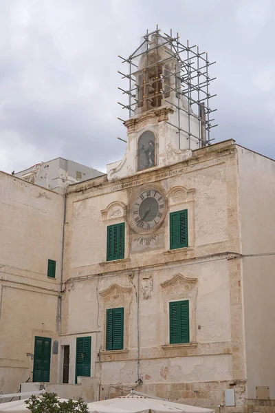 Średniowieczny Pałac Zegarowy Placu Piazza Vittorio Emanuele Polignano Mare Puglia — Zdjęcie stockowe