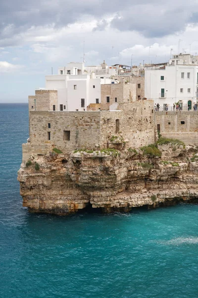 Polignano Mar Schöne Stadt Die Den Klippen Hängt Apulien Italien — Stockfoto