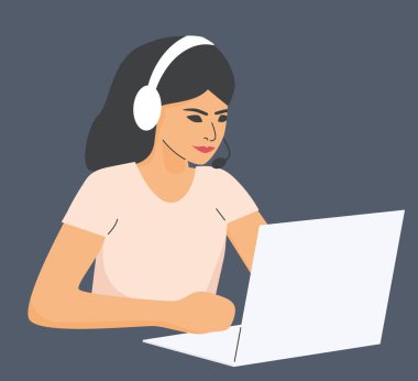 Bilgisayarda çalışan kulaklıklı ve mikrofonlu profesyonel kadın; müşteri desteği, uzaktan çalışma, e-öğrenme, webinar konsepti