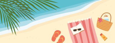 Tropikal plaj ve havlusu, kitap, güneş gözlüğü, parmak arası terlik, su şişesi ve SPF kremi, tatil temalı grafikler, seyahat promosyonları veya mevsimsel pazarlama materyalleri için mükemmel.